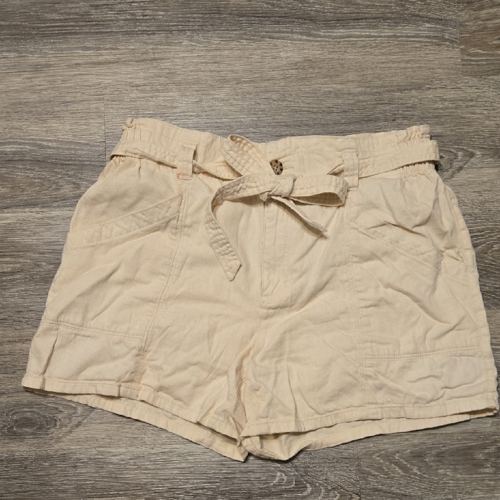 Old Navy Cream Belted Cotton Shorts Sz M